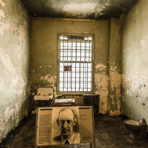 inside a cell at alcatraz