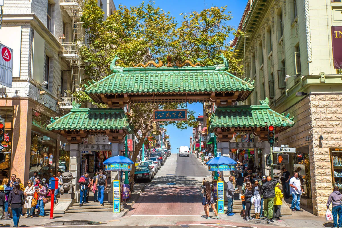 Entrance gate to San Francisco’s Chinatown with many people walking around.