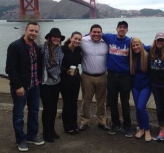 adam-minibus-tour-guide-dylans-tours Group Photo in Front of Golden Gate Bridge