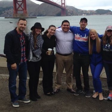adam-minibus-tour-guide-dylans-tours Group Photo in Front of Golden Gate Bridge